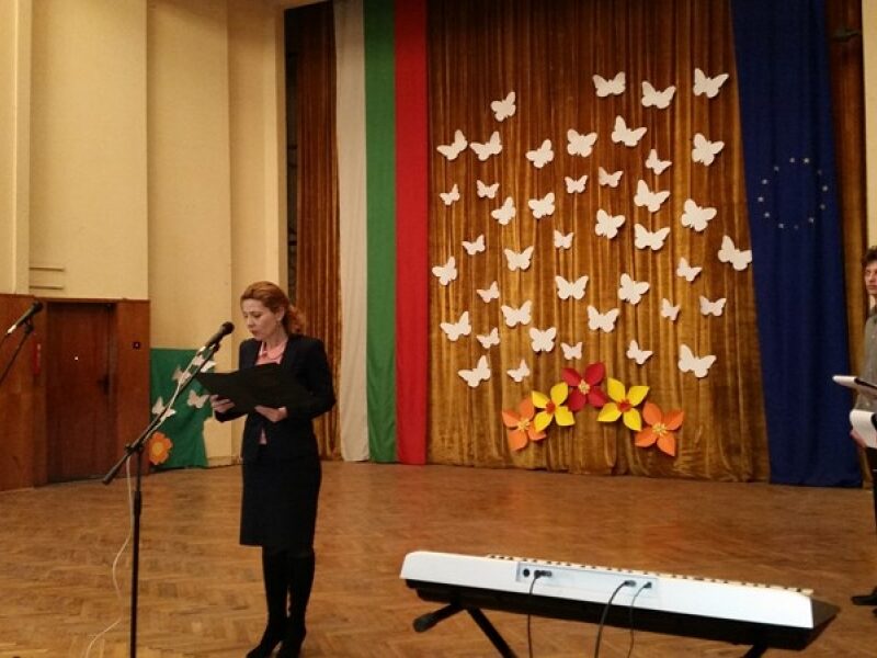 ЗАМЕСТНИК ОБЛАСТНИЯТ УПРАВИТЕЛ ИРИНА ИВАНОВА ПРИВЕТСТВА УЧАСТНИЦИТЕ В НАЦИОНАЛНАТА ОЛИМПИАДА ПО АНГЛИЙСКИ ЕЗИК ЗА УЧЕБНАТА 2014/2015 ГОДИНА