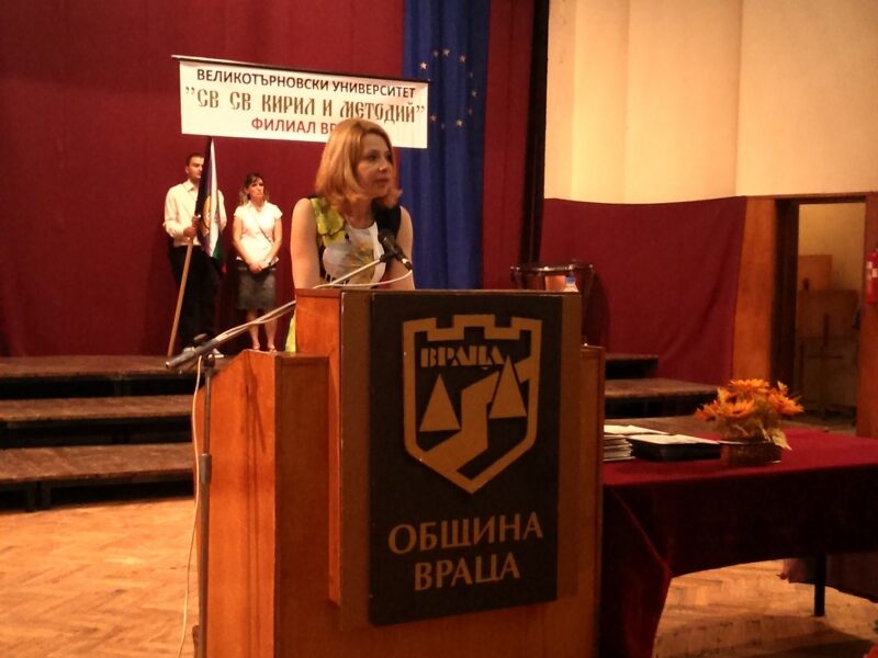 ЗАМЕСТНИК ОБЛАСТНИЯТ УПРАВИТЕЛ ИРИНА ИВАНОВА ПОЗДРАВИ АБСОЛВЕНТИТЕ ОТ ВИПУСК 2014 НА ВТУ "СВ.СВ КИРИЛ И МЕТОДИЙ", ФИЛИАЛ ВРАЦА