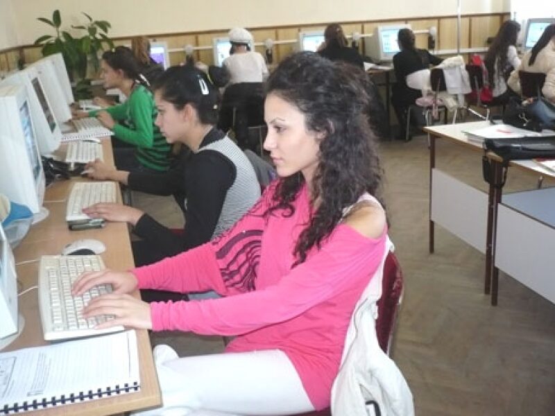 МЛАДЕЖКА ФОНДАЦИЯ „АРЕТЕ“ – БЪЛГАРИЯ И ФОНДАЦИЯ „ТРЪСТ ЗА СОЦИАЛНА АЛТЕРНАТИВА“ ОБЯВИХА ПРОГРАМА „РАВЕН ШАНС – ДОСТЪП ДО СРЕДНО ОБРАЗОВАНИЕ“ ЗА УЧЕНИЦИ В ГИМНАЗИАЛНА СТЕПЕН ЗА УЧЕБНАТА 2015-2016 Г.