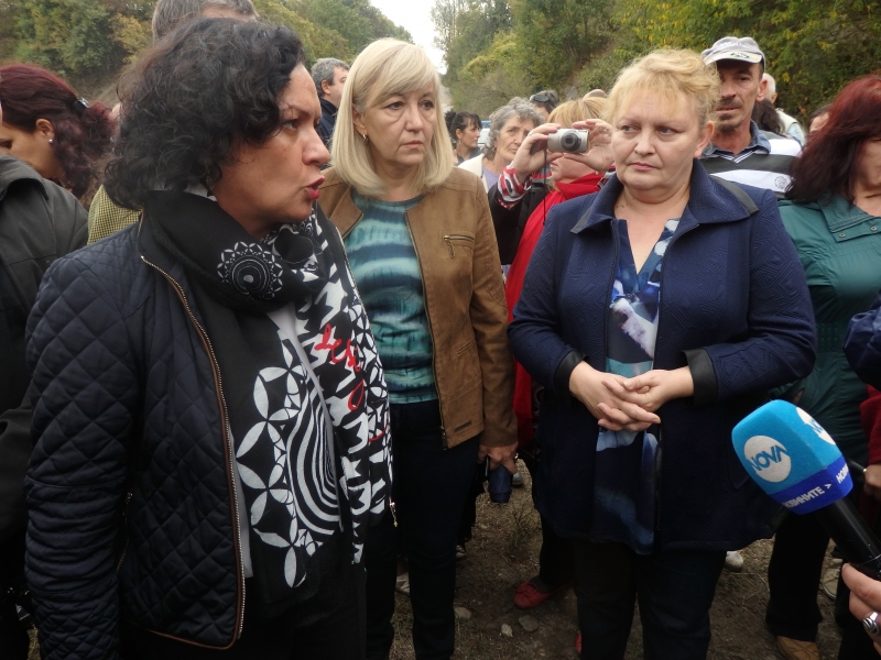 ОБЛАСТНИЯТ УПРАВИТЕЛ МАЛИНА НИКОЛОВА И МИНИСТЪР ИВЕЛИНА ВАСИЛЕВА НАПРАВИХА ИНСПЕКЦИЯ НА РЕКА БОТУНЯ