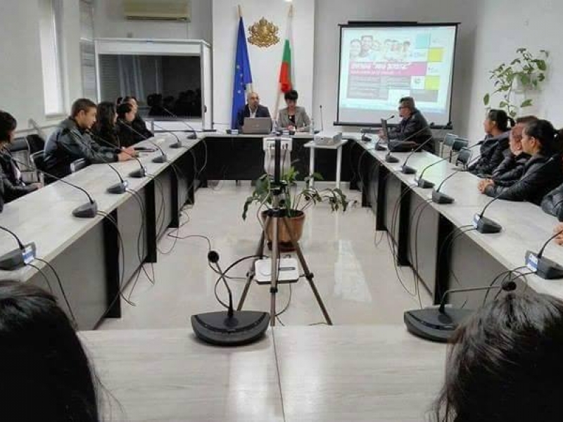 РОМА ВЕРСИТАС БЪЛГАРИЯ ПРЕДСТАВИ НОВАТА ПРОГРАМА ЗА БЕЗПЛАТНО ОБУЧЕНИЕ ПО ЧУЖДИ ЕЗИЦИ И КОМПЮТЪРНИ ТЕХНОЛОГИИ