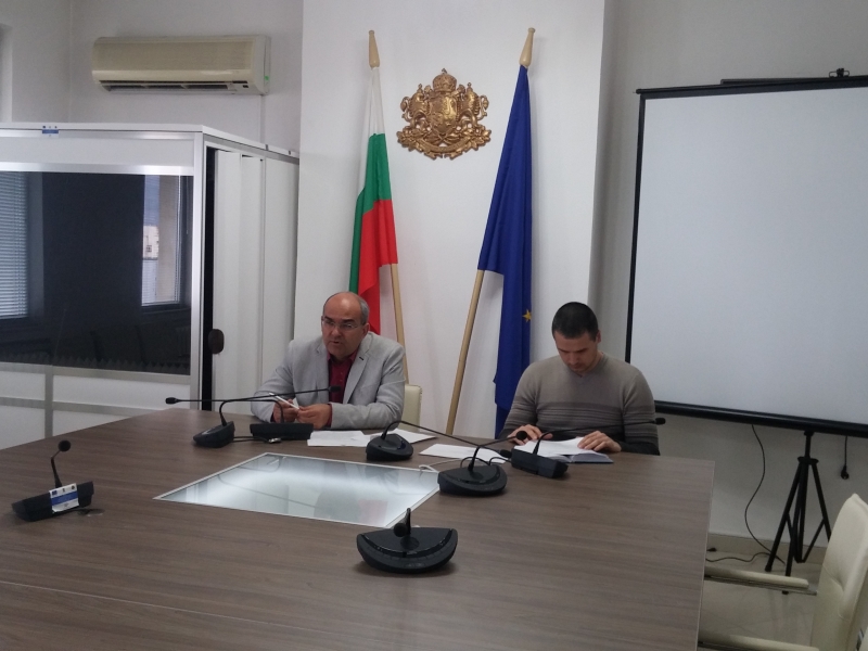 ОБЛАСТНИЯТ УПРАВИТЕЛ МОМЧИЛ МЛАДЕНОВ ПРЕДСЕДАТЕЛСТВА ЗАСЕДАНИЕ НА ОБЛАСТНАТА КОМИСИЯ ПО БЕЗОПАСНОСТ НА ДВИЖЕНИЕТО