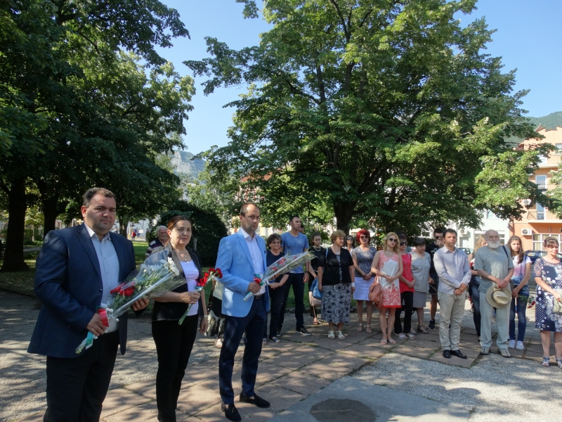 ЗАМЕСТНИК ОБЛАСТНИЯТ УПРАВИТЕЛ МИРОСЛАВ КОМИТСКИ И КМЕТЪТ КАЛИН КАМЕНОВ ПОЧЕТОХА 155 - ТА ГОДИШНИНА ОТ РОЖДЕНИЕТО НА ВАСИЛ КЪНЧОВ