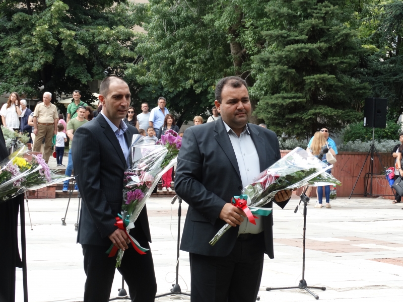 ЗАМЕСТНИК ОБЛАСТНИЯТ УПРАВИТЕЛ МИРОСЛАВ КОМИТСКИ БЕ СРЕД ОФИЦИАЛНИТЕ ГОСТИ НА ТЪРЖЕСТВЕНОТО ОТБЕЛЯЗВАНЕ НА 180-ТА ГОДИШНИНА ОТ РОЖДЕНИЕТО НА АПОСТОЛА НА СВОБОДАТА