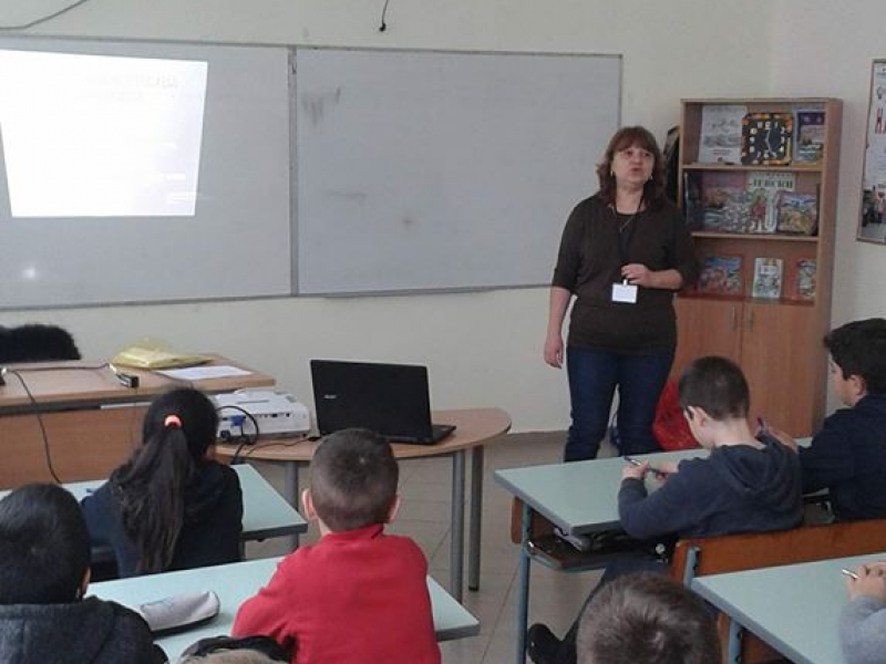 ПО ИНИЦИАТИВА И СЪС СЪДЕЙСТВИЕТО НА ОБЛАСТНИЯ УПРАВИТЕЛ МАЛИНА НИКОЛОВА СТАРТИРА ПРЕВАНТИВНО-ИНФОРМАЦИОННА КАМПАНИЯ, НАСОЧЕНА КЪМ УЧЕНИЦИ ОТ ТРЕТИ И ЧЕТВЪРТИ КЛАС В УЧИЛИЩАТА НА ТЕРИТОРИЯТА НА ОБЛАСТ ВРАЦА