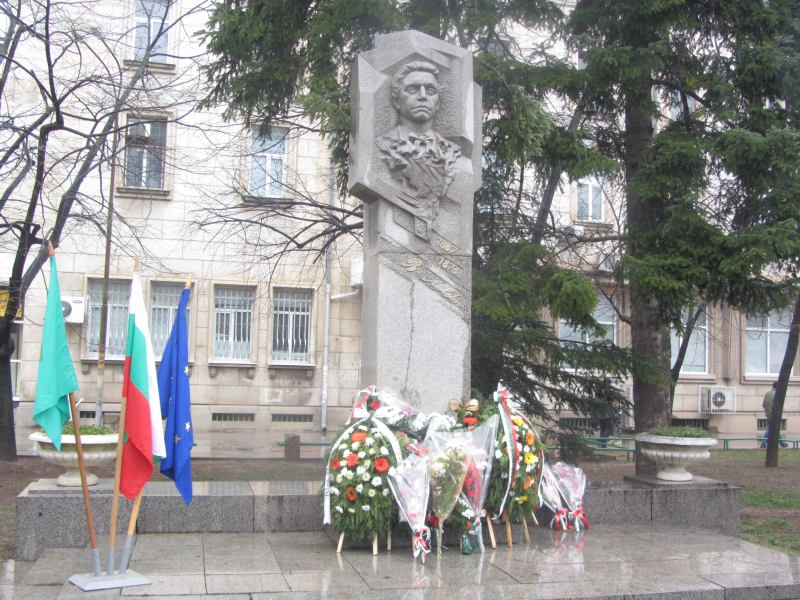 ВРАЦА СЕ ПОКЛОНИ ПРЕД АПОСТОЛА