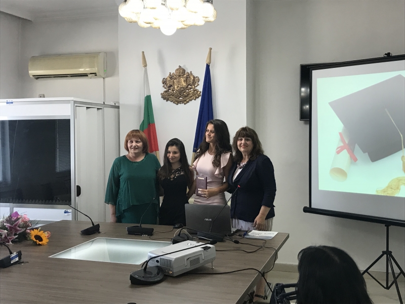 ФИНАНСОВО ПОДПОМАГАНЕ, НОВИ УЧИЛИЩНИ АВТОБУСИ И ПОЧЕТНИ НАГРАДИ ОТ МОН ЗА ОБЛАСТ ВРАЦА