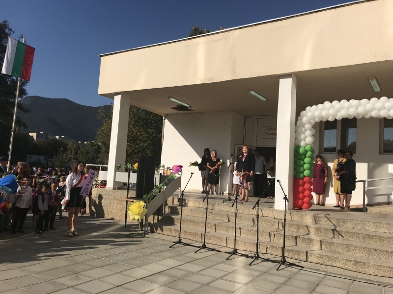 ОБЛАСТНИЯТ УПРАВИТЕЛ МАЛИНА НИКОЛОВА ОТКРИ УЧЕБНАТА 2018/2019 ГОДИНА