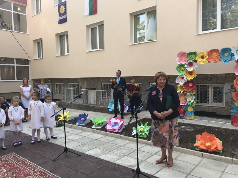 ОБЛАСТНИЯТ УПРАВИТЕЛ МАЛИНА НИКОЛОВА ОТКРИ УЧЕБНАТА 2018/2019 ГОДИНА