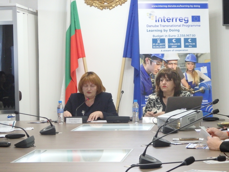 ОБЛАСТНИЯТ УПРАВИТЕЛ МАЛИНА НИКОЛОВА ПРЕДСЕДАТЕЛСТВА ЗАСЕДАНИЕТО НА ПОСТОЯННАТА КОМИСИЯ ПО ЗАЕТОСТ, НА КОЕТО БЕШЕ СЪГЛАСУВАН ДЪРЖАВНИЯТ ПЛАН-ПРИЕМ ЗА УЧЕБНАТА 2019/2020 Г. В УЧИЛИЩАТА В ОБЛАСТ ВРАЦА