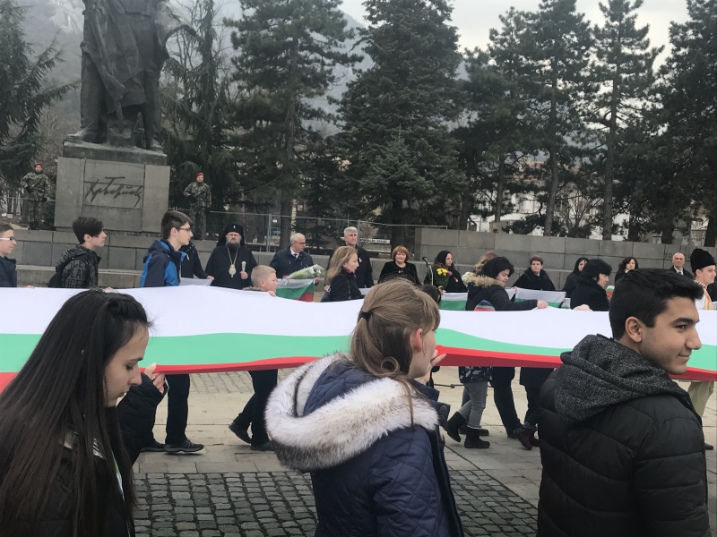 ОБЛАСТНИЯТ УПРАВИТЕЛ МАЛИНА НИКОЛОВА УЧАСТВА В ТЪРЖЕСТВЕНОТО ОТБЕЛЯЗВАНЕ НА НАЦИОНАЛНИЯ ПРАЗНИК НА БЪЛГАРИЯ – 3 МАРТ