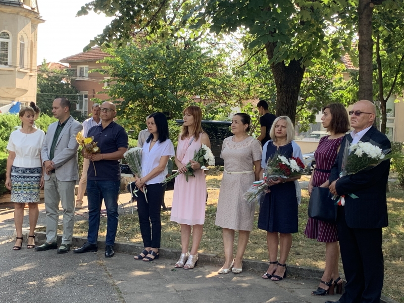 ЗАМЕСТНИК ОБЛАСТНИЯТ УПРАВИТЕЛ РОБЕРТИНО МАРИНОВ БЕШЕ СРЕД ОФИЦИАЛНИТЕ ЛИЦА НА ЦЕРЕМОНИЯТА ПО ОТБЕЛЯЗВАНЕТО НА ГОДИШНИНАТА ОТ РОЖДЕНИЕТО НА ВАСИЛ КЪНЧОВ