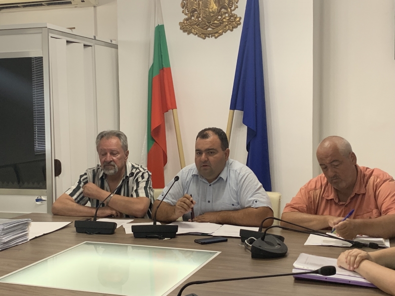 НА ДНЕШНОТО ЗАСЕДАНИЕ НА ОБЛАСТНАТА ЕПИЗООТИЧНА КОМИСИЯ БЯХА УТВЪРДЕНИ СПИСЪЦИТЕ С ИНФОРМАЦИЯ ЗА СТОПАНИТЕ, ИЗВЪРШИЛИ ДОБРОВОЛНО КЛАНЕ НА ПРАСЕТА В ОБЕКТИ ОТ ТИПА „ЗАДЕН ДВОР“ В 20 КМ ЗОНА