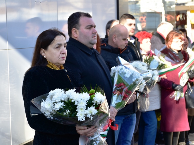 ВРАЦА СЕ ПРЕКЛОНИ ПРЕД ПАМЕТТА НА ЖЕРТВИТЕ ОТ БОМБАРДИРОВКАТА ПРЕЗ 1944 г.
