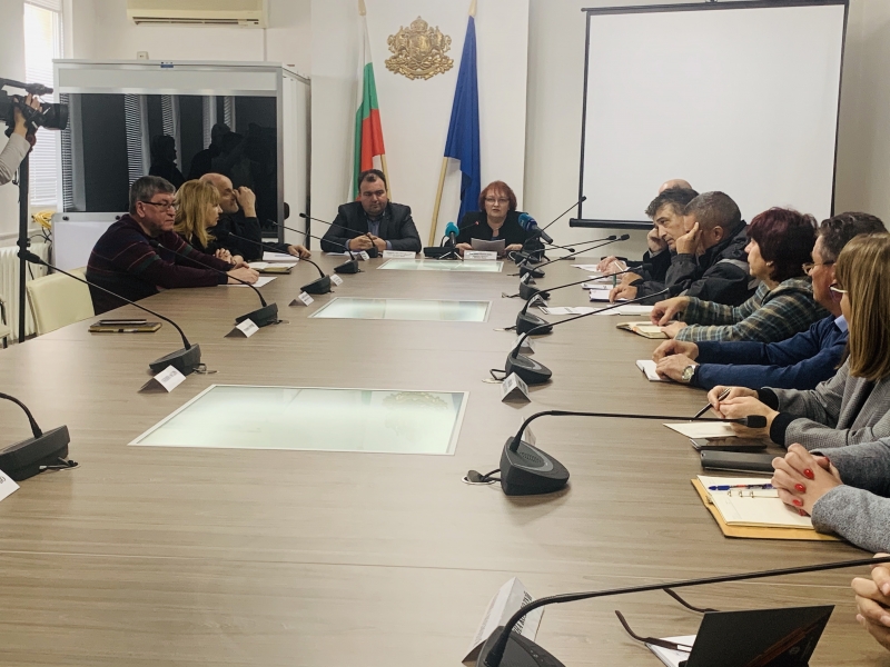 ОБЛАСТНИЯТ УПРАВИТЕЛ МАЛИНА НИКОЛОВА ИНИЦИИРА СРЕЩА С ЕКСПЕРТИ ОТ МИНИСТЕРСТВО НА ЕНЕРГЕТИКАТА, EСО, ПРЕДСТАВИТЕЛИ НА ОБЩИНИТЕ И РЪКОВОДСТВОТО НА „ЧЕЗ РАЗПРЕДЕЛЕНИЕ БЪЛГАРИЯ“