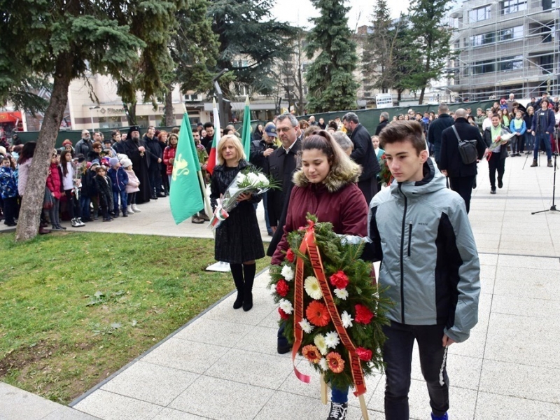 ВРАЦА СЕ ПРЕКЛОНИ ПРЕД ПАМЕТТА НА АПОСТОЛА