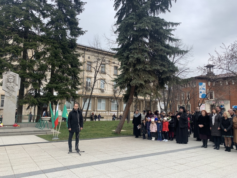 ВРАЦА СЕ ПРЕКЛОНИ ПРЕД ПАМЕТТА НА АПОСТОЛА