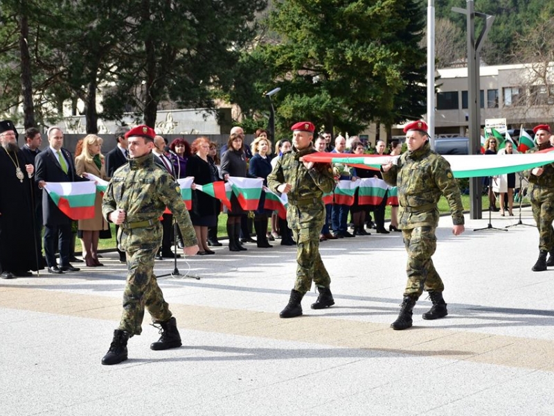 ТЪРЖЕСТВЕНО ОТБЕЛЯЗВАНЕ НА НАЦИОНАЛНИЯ ПРАЗНИК НА БЪЛГАРИЯ