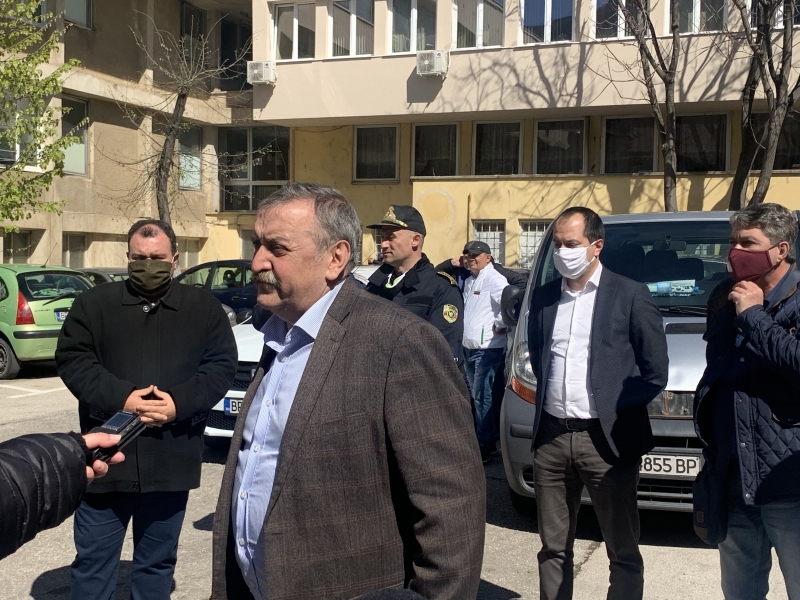 ПРОФ. КАНТАРДЖИЕВ ИНСПЕКТИРА СПАЗВАНЕТО НА ПРОТИВОЕПИДЕМИЧНИТЕ МЕРКИ В ОБЛАСТ ВРАЦА