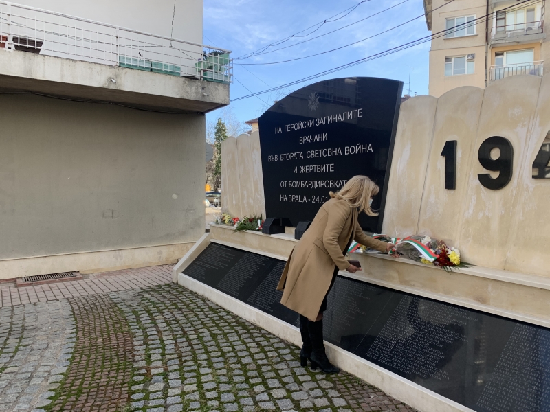 ПОЧИТ ПРЕД ПАМЕТТА НА ЗАГИНАЛИТЕ В БОМБАРДИРОВКИТЕ НАД ВРАЦА