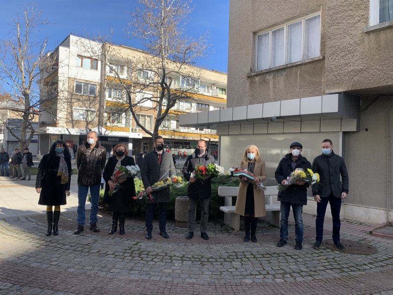 ПОЧИТ ПРЕД ПАМЕТТА НА ЗАГИНАЛИТЕ В БОМБАРДИРОВКИТЕ НАД ВРАЦА
