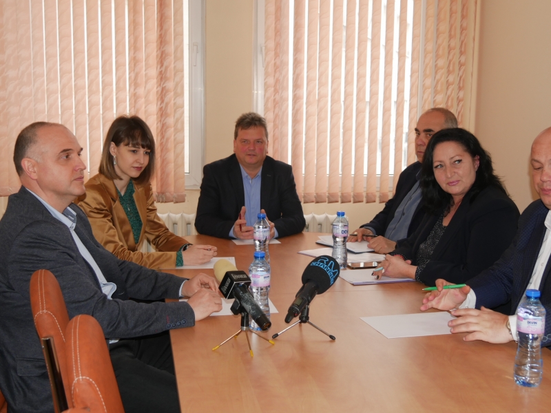 НАРОДНИ ПРЕДСТАВИТЕЛИ ОТ VI МИР - ВРАЦА ПРОВЕДОХА ОБЩА ПРИЕМНА В ОБЛАСТНАТА АДМИНИСТРАЦИЯ