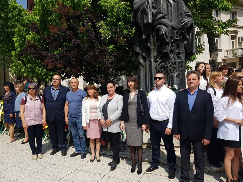 ОБЛАСТНИЯТ УПРАВИТЕЛ СЕ ВКЛЮЧИ В ТЪРЖЕСТВЕНОТО ОТБЕЛЯЗВАНЕ НА 24 МАЙ