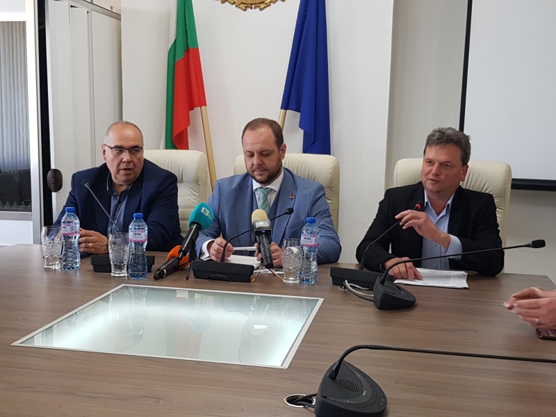 ВИЦЕПРЕМИЕРЪТ И МИНИСТЪР НА ОКОЛНАТА СРЕДА И ВОДИТЕ Г-Н БОРИСЛАВ САНДОВ ПРОВЕДЕ РАБОТНА СРЕЩА С ОБЛАСТНИЯ УПРАВИТЕЛ