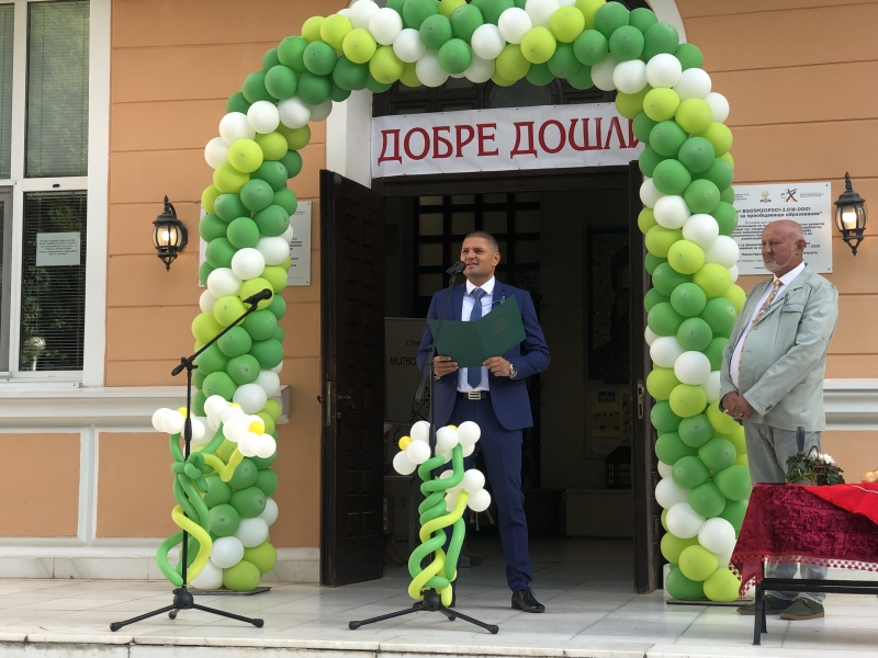 ОБЛАСТНИЯТ УПРАВИТЕЛ БЕШЕ ГОСТ НА ОТКРИВАНЕТО НА НОВАТА УЧЕБНА ГОДИНА В СУ „ХРИСТО БОТЕВ“ – ГР. ВРАЦА