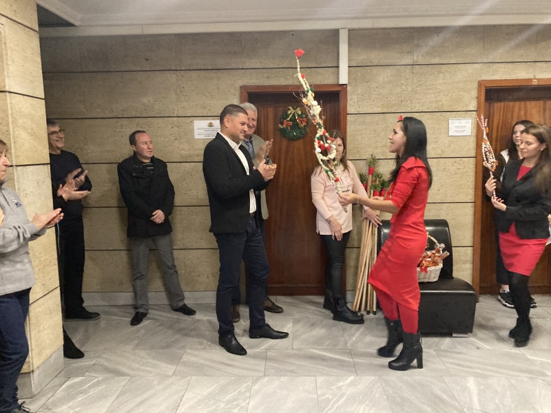 КОЛЕДАРЧЕТА ГОСТУВАХА В ОБЛАСТНА АДМИНИСТРАЦИЯ – ВРАЦА