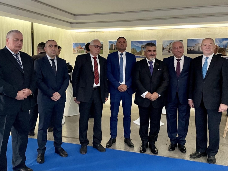 Почетно консулство на Република Сърбия беше официално открито днес в Благоевград. Тържественото откриване пред зала “22 септември” започна с химна на двете страни, в изпълнение на трио „Сопрано“. Събитието уважи и областният