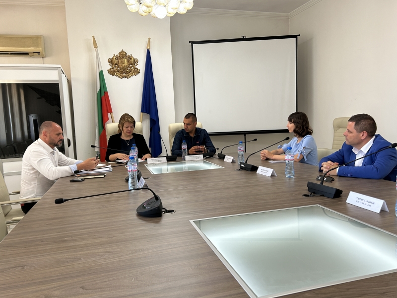 ПО ИНИЦИАТИВА НА ОБЛАСТНИЯ УПРАВИТЕЛ, НАДЯ ДОНКИНСКА СЕ ПРОВЕДЕ СРЕЩА С НАРОДНИТЕ ПРЕДСТАВИТЕЛИ ОТ VI-ТИ МИР
