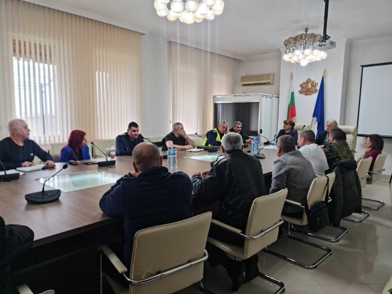ПРОВЕДЕНА СРЕЩА В ОБЛАСТНА АДМИНИСТРАЦИЯ – ВРАЦА ОТНОСНО ГОТОВНОСТТА ЗА ПРЕДПРИЕМАНЕ НА ДЕЙСТВИЯ ПРИ УСЛОЖНЕНА ЗИМНА ОБСТАНОВКА