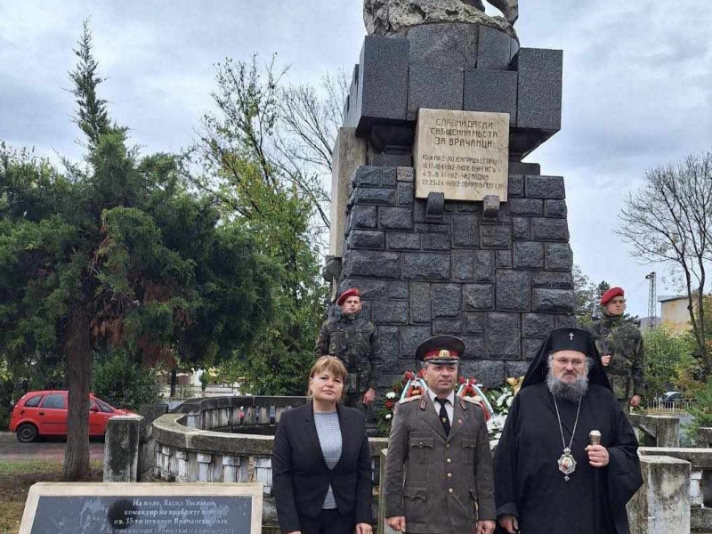 НА 04.11.2023 Г. ОБЛАСТНИЯТ УПРАВИТЕЛ ПОЧЕТЕ ПАМЕТТА НА ГЕРОИТЕ ОТ ВОЙНИТЕ В ДЕНЯ НА АРХАНГЕЛОВА ЗАДУШНИЦА