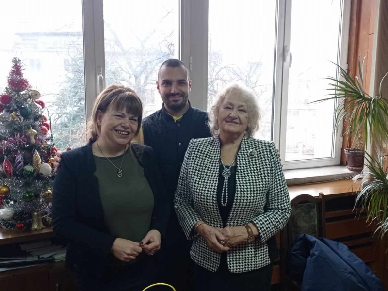 РЪКОВОДСТВОТО НА ОБЛАСТНА АДМИНИСТРАЦИЯ ВРАЦА СЕ ВКЛЮЧИХА АКТИВНО В БЛАГОТВОРИТЕЛНАТА ИНИЦИАТИВА „ОСИНОВЕТЕ ВРАЧАНСКО СЕМЕЙСТВО“