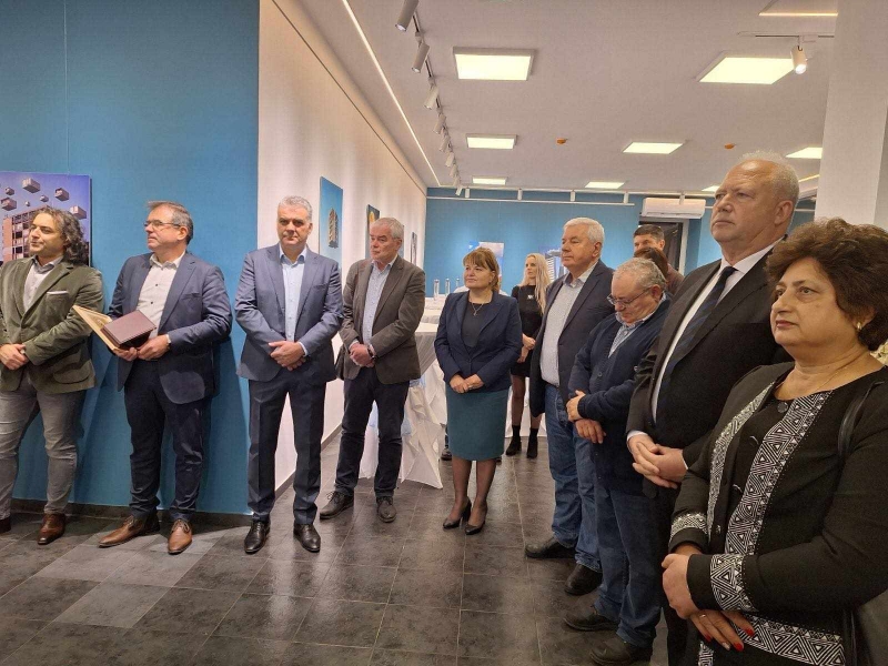 ОБЛАСТНИЯТ УПРАВИТЕЛ ВРЪЧИ НАГРАДА НА СОБСТВЕНИКА НА ВИНАРСКИ КОМПЛЕКС „ШАТОНИ“ НА СЪБИТИЕТО ОРГАНИЗИРАНО ОТ ТПП