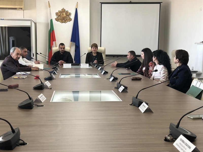 ЕКИПА НА ОБЛАСТНА АДМИНИСТРАЦИЯ – ВРАЦА ПРОВЕДЕ СРЕЩА С ПРЕДСЕДАТЕЛИТЕ НА ОБЩИНСКИ СЪВЕТИ