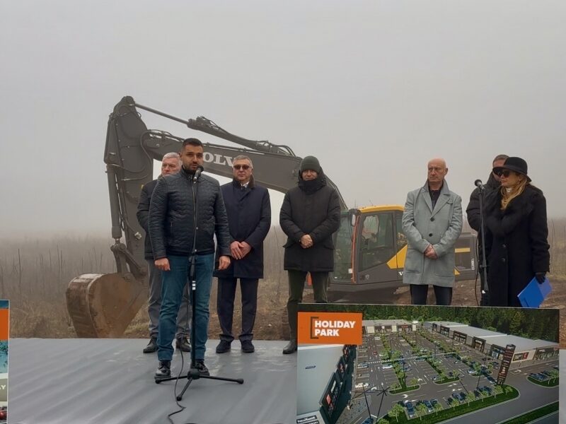 Областният управител Николай Николов присъства на символичната “първа копка” по изграждането на нов търговски комплекс във Враца