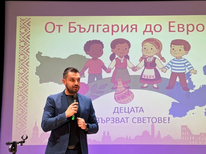 Областният управител приветства директора и децата на ДГ “Европейчета”
