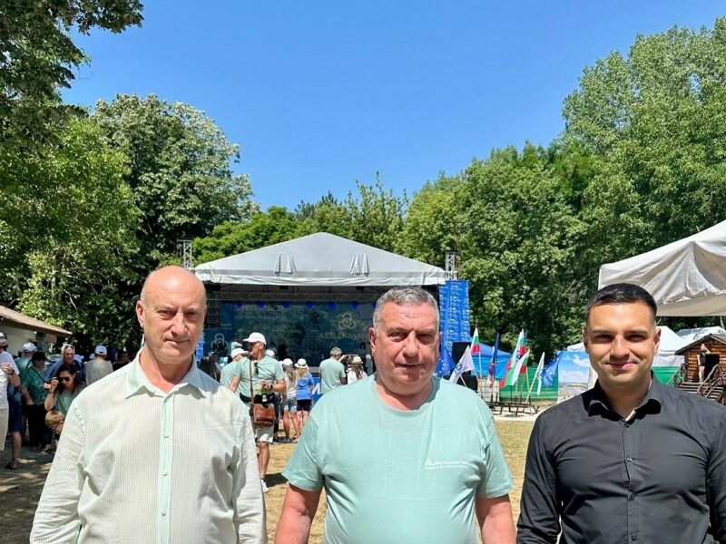 Областният управител Николай Николов и заместник областният управител Йордан Димитров поздравиха енергетиците по повод професионалния им празник