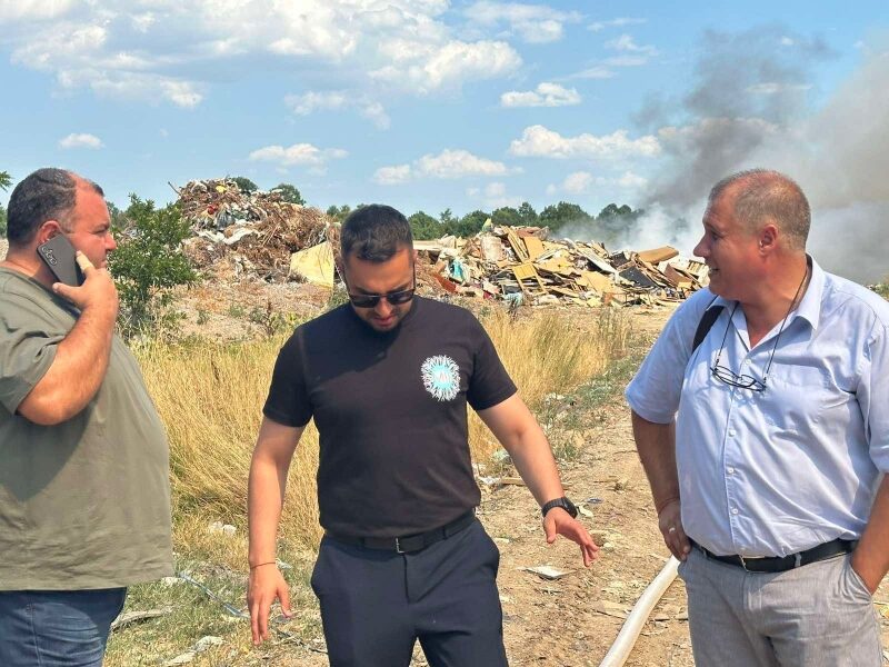 Пожар в Регионалното депо за отпадъци край Враца