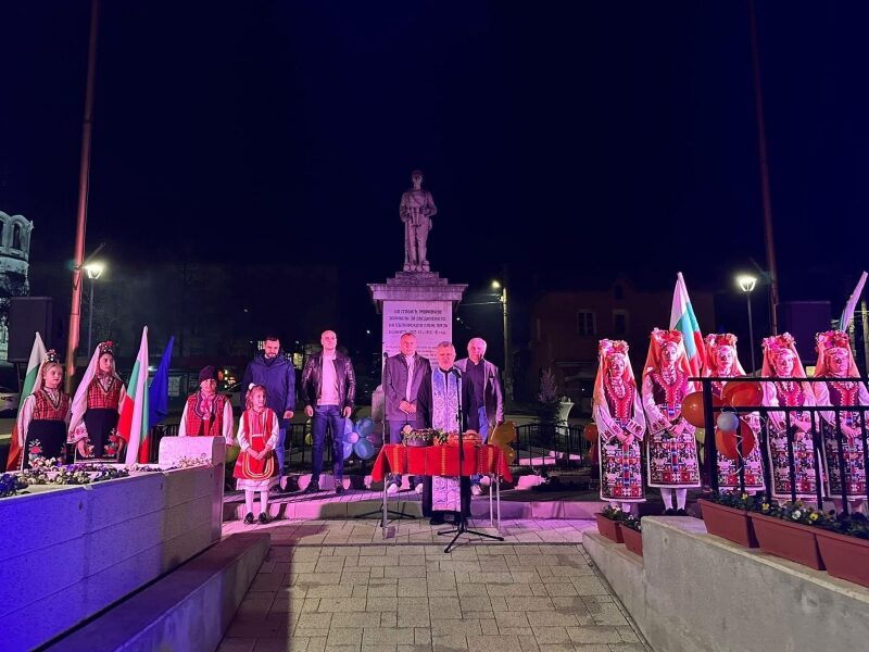 С тържествена церемония беше официално открит обновеният площад в село Моравица