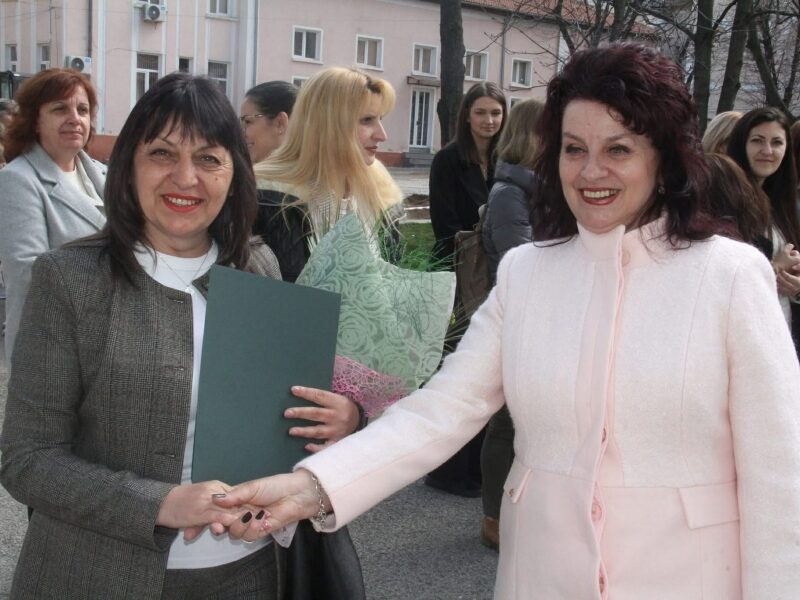 ЗАМЕСТНИК ОБЛАСТНИЯТ УПРАВИТЕЛ МАРИЕЛА РАШЕВА УЧАСТВА В ОТКРИВАНЕТО НА STEM ЦЕНТЪР В НУ „ИВАНЧО МЛАДЕНОВ“ – ВРАЦА