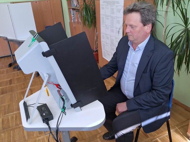 ОБЛАСТНИЯТ УПРАВИТЕЛ НА ОБЛАСТ ВРАЦА СТЕФАН КРАСИМИРОВ УПРАЖНИ ПРАВОТО СИ НА ВОТ