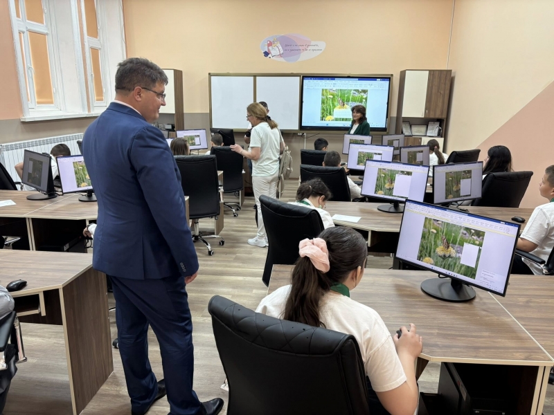 Областният управител Росен Михайлов беше гост на патронния празник на СУ „Христо Ботев“ – Враца