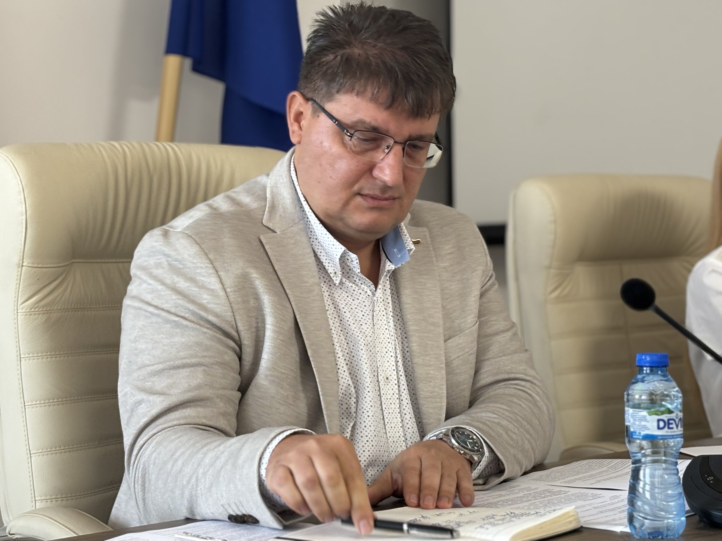 Областният управител Росен Михайлов предаде предварителните избирателни списъци на общините в област Враца