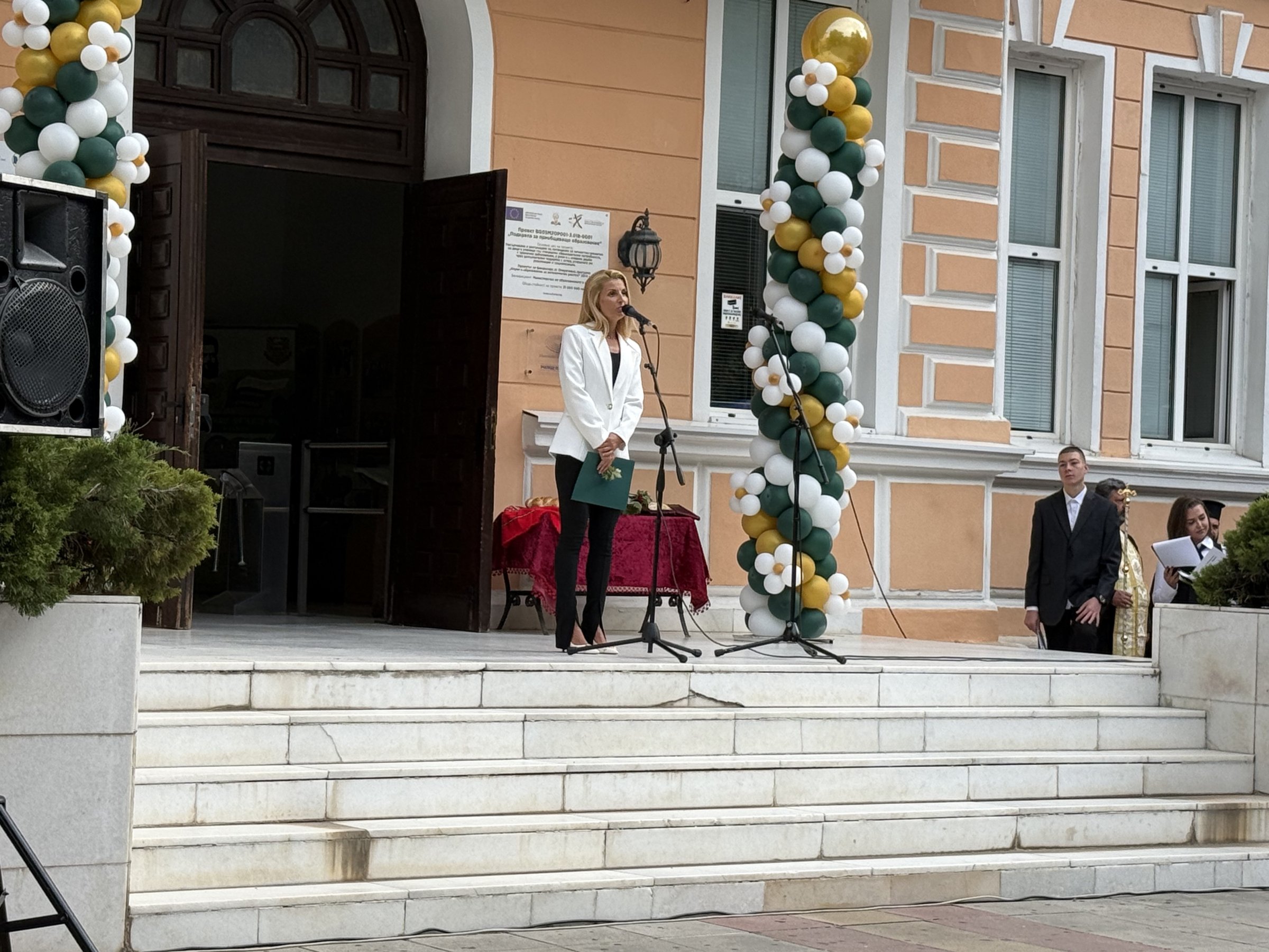 Заместник областният управител Христина Рангелова присъства на първия учебен ден в СУ „Христо Ботев“ – Враца