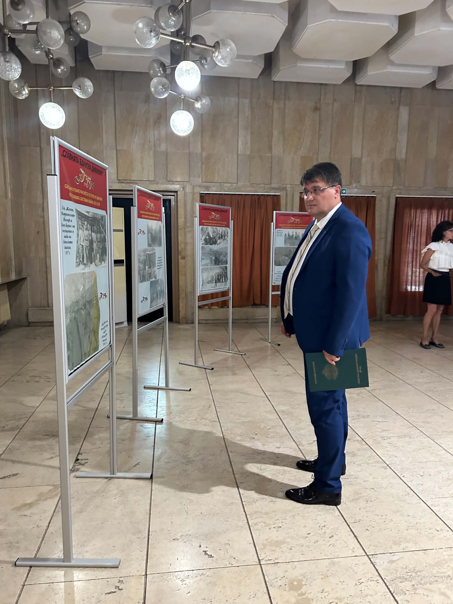 ОБЛАСТНИЯТ УПРАВИТЕЛ РОСЕН МИХАЙЛОВ ОТДАДЕ ПОЧИТ ПРЕД ПАМЕТТА НА ВОИНИТЕ ОТ 6-А БДИНСКА ДИВИЗИЯ